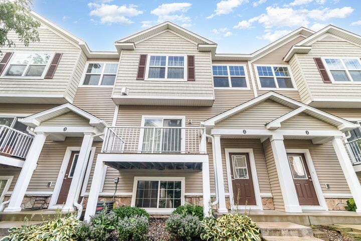 Property Photo:  1949 Commonwealth Boulevard 2  MN 55317 