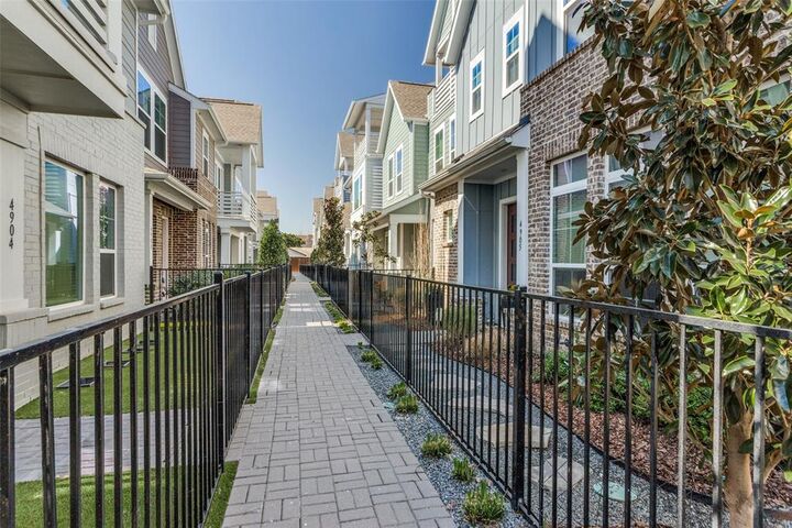 Property Photo: 4913 Ivy Charm Way TX 76114