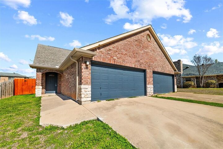Property Photo:  810 Betty Court  TX 76053 