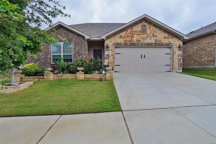 Property Photo: 5508 Sea Cove Lane TX 76208