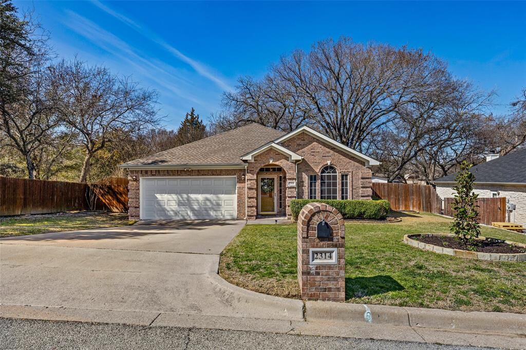 Property Photo: 2314 Summer Brook Drive TX 76087