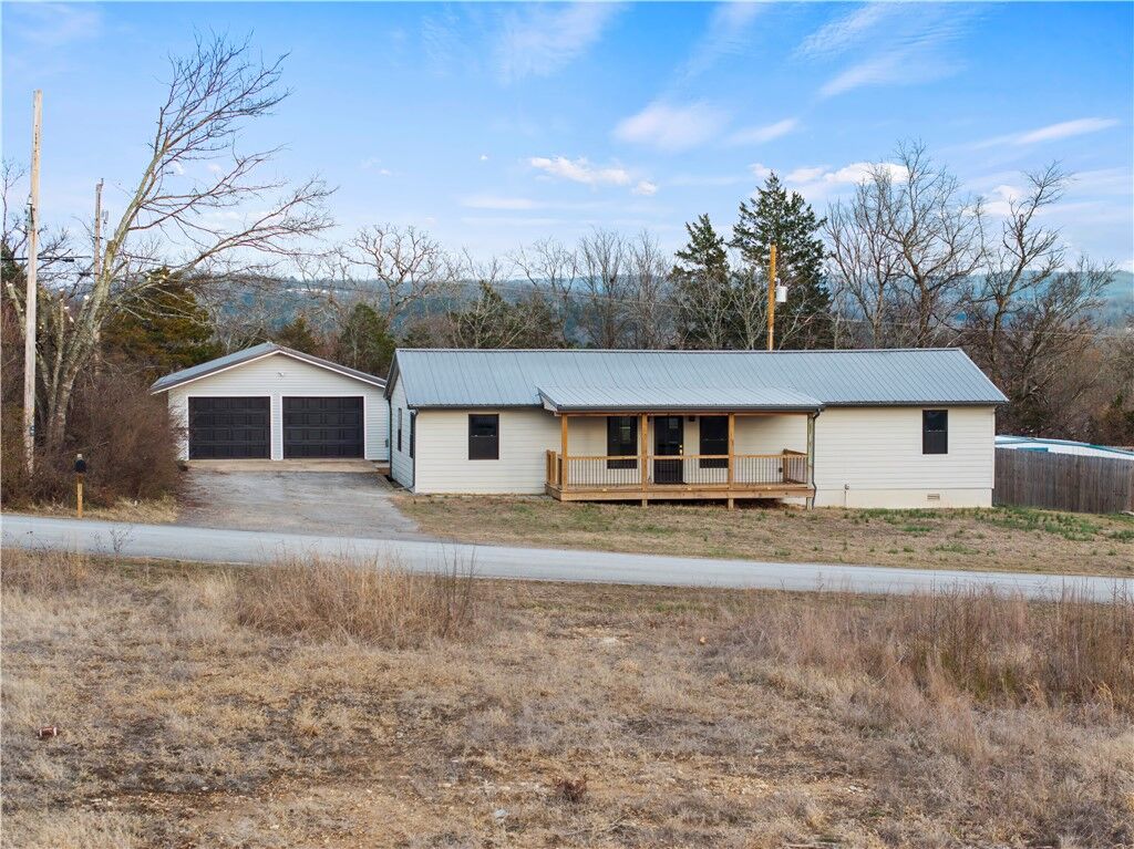 Property Photo: 104 N Locust Street AR 72644