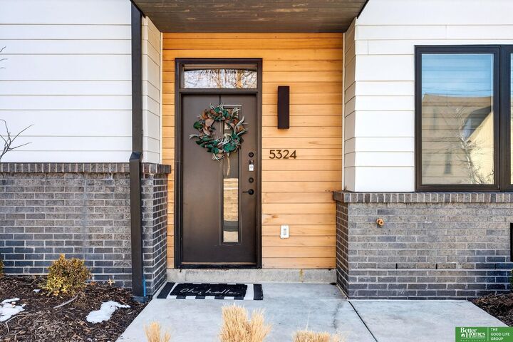 Property Photo: 5324 Elmwood Plaza NE 68106