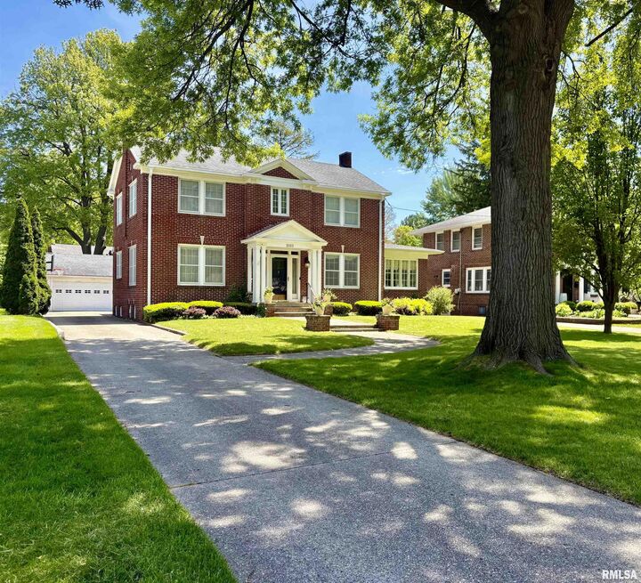 Property Photo:  1693 N Cherry Street  IL 61401 