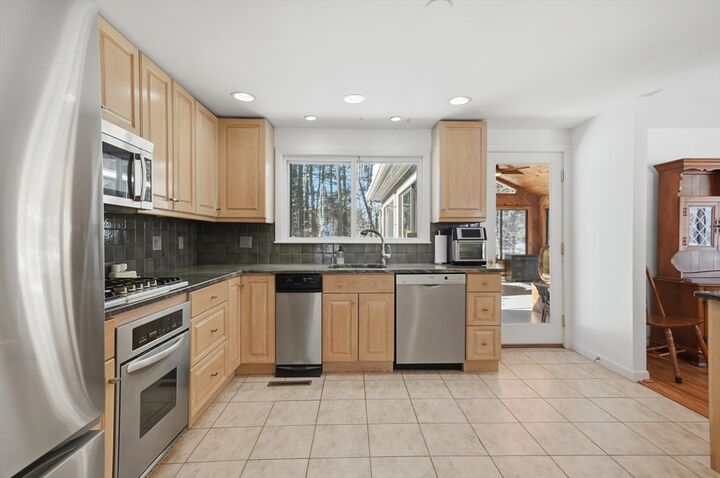 Property Photo:  10 Rolling Lane  MA 01701 