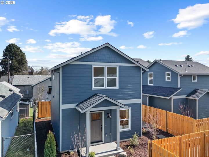 Property Photo:  6909 NE Multnomah St B  OR 97213 