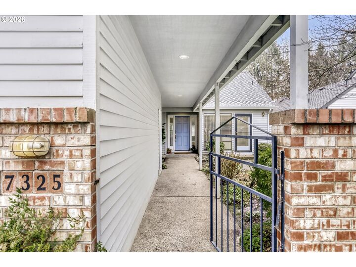 Property Photo:  7325 SW Lakeside Dr  OR 97070 