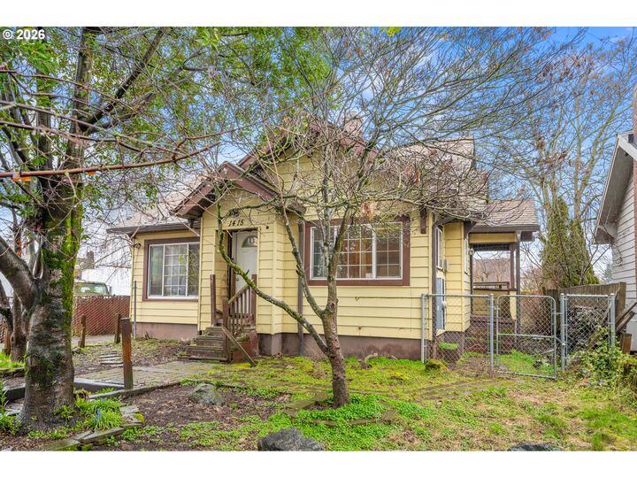 Property Photo:  1415 N Russet St  OR 97217 