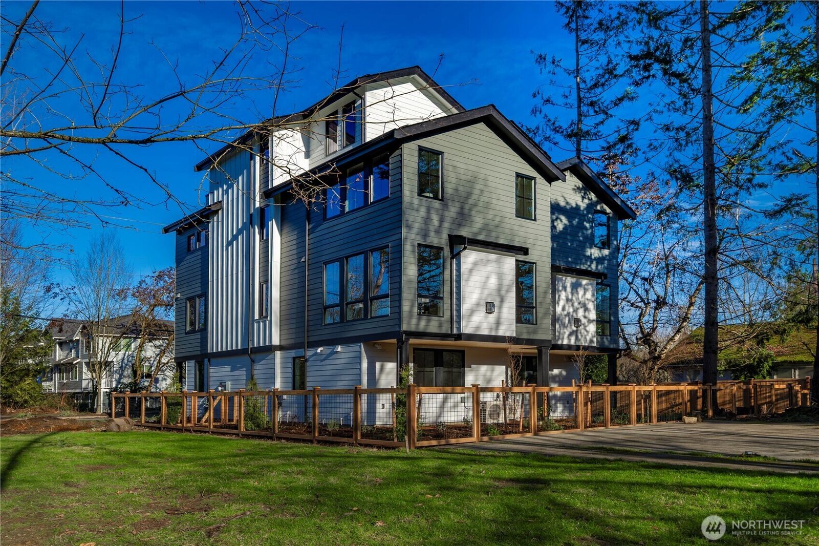 Property Photo: 537 NW Juniper Street WA 98027