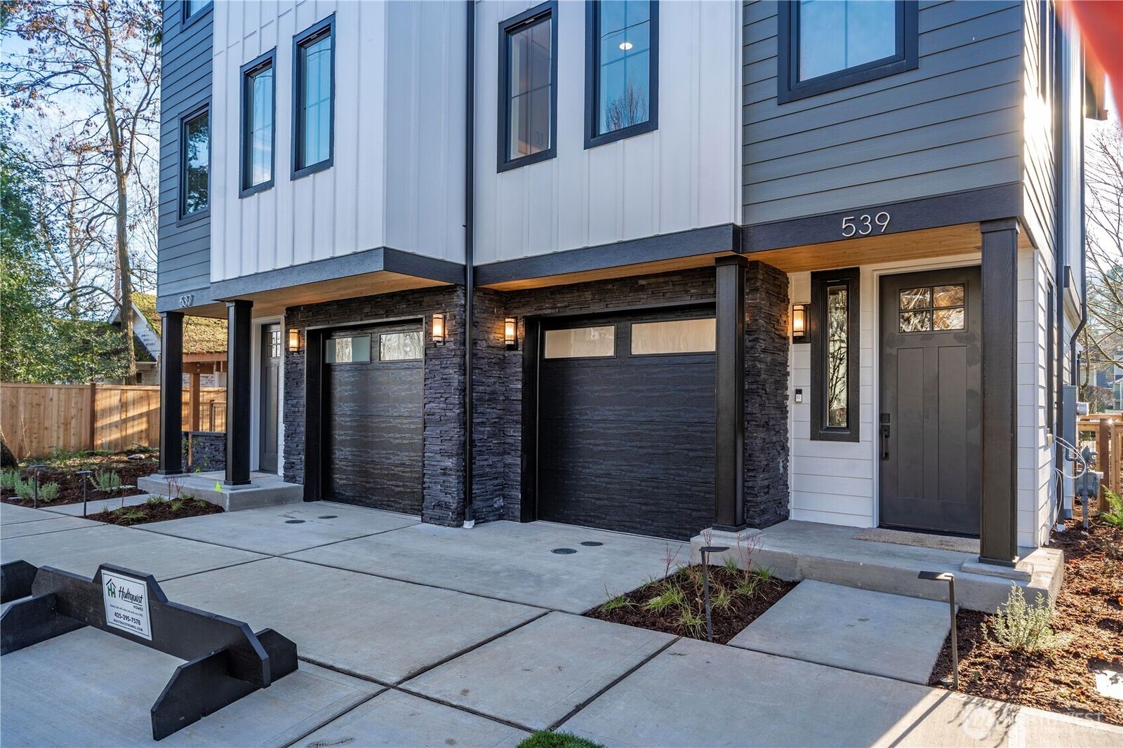 Property Photo:  537 NW Juniper Street  WA 98027 