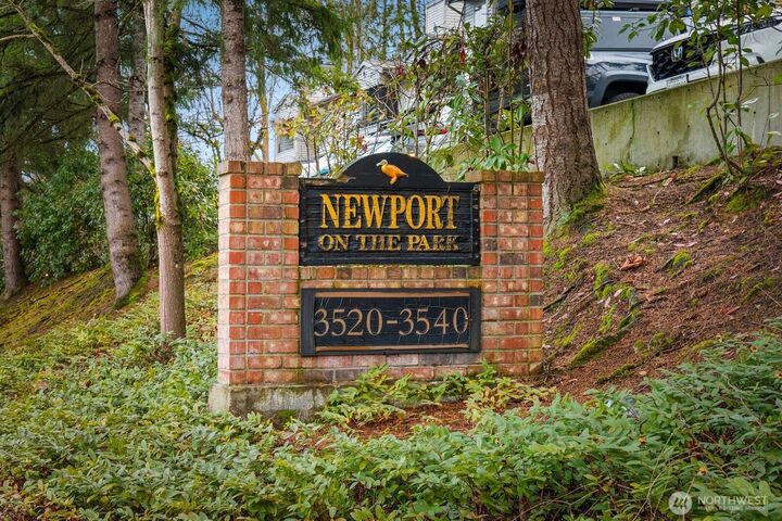 Property Photo:  3520  Lake Washington Boulevard SE #105  WA 98006 