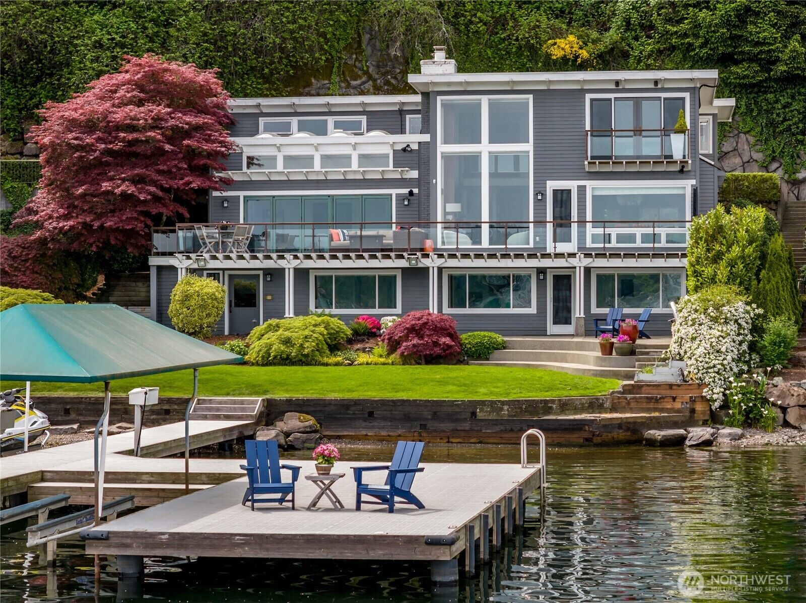 Property Photo:  842 W Lake Sammamish Parkway SE  WA 98008 