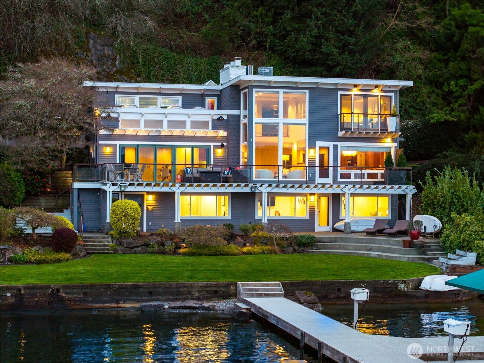 Property Photo: 842 W Lake Sammamish Parkway SE WA 98008