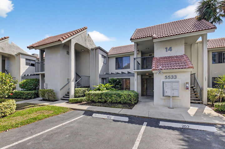 Property Photo:  5533 Fairway Park Drive 103  FL 33437 