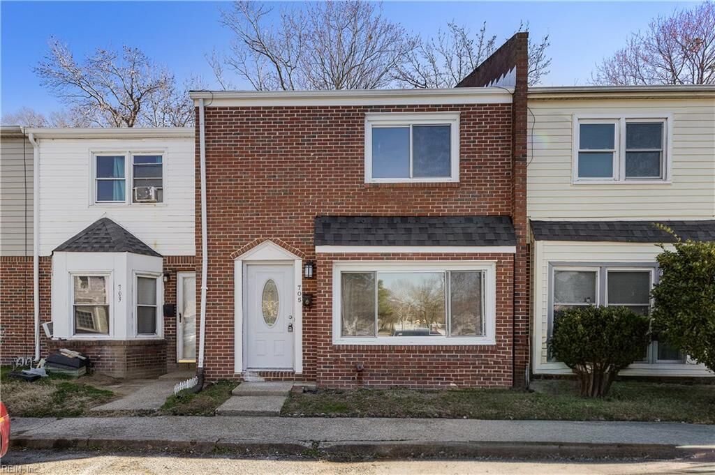 Property Photo:  705 Harbour North Dr  VA 23320 