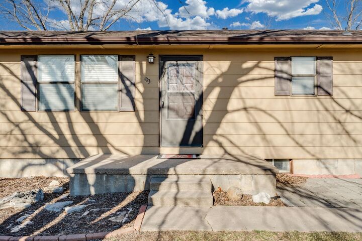 Property Photo:  103 E Eric Dr  KS 67151-8827 