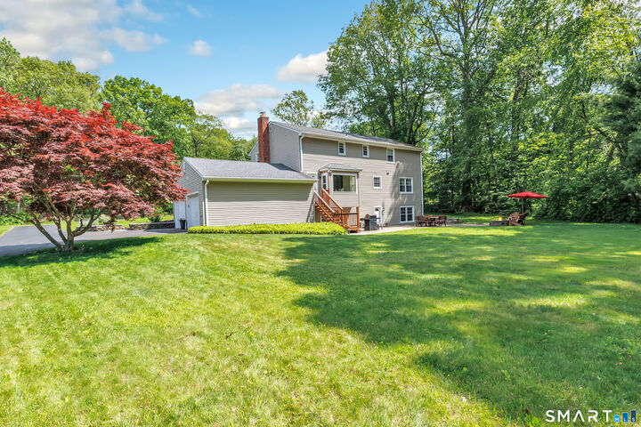 Property Photo:  85 Teeter Rock Road  CT 06611 