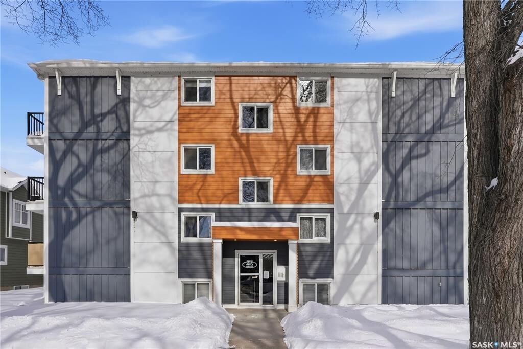 Property Photo:  719 10th Street E 18  SK S7H 0H2 