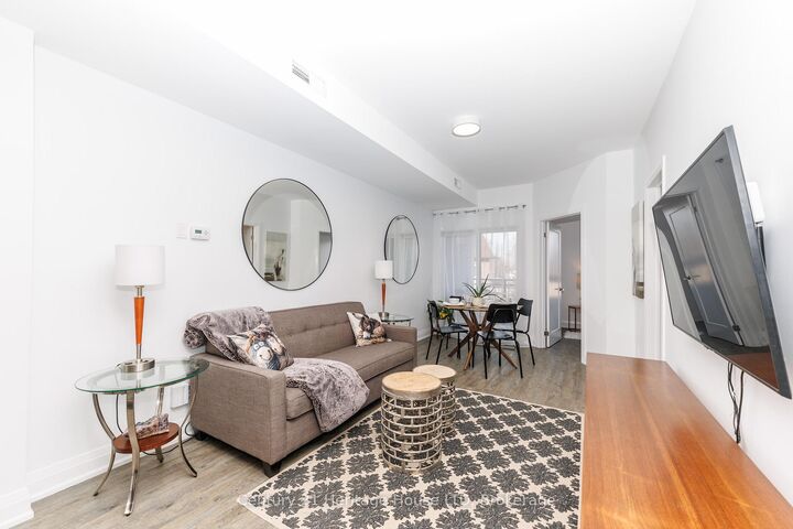 Property Photo: 39 Robinson Street N 8 ON L3M 3C9