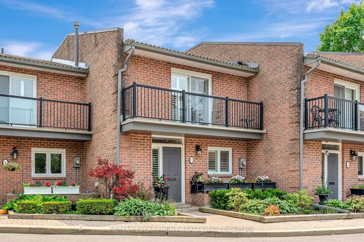 Property Photo: 2136 Old Lakeshore Road 3 ON L7R 1A3