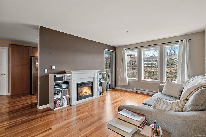 Photo de la propriété: 655 Goldstream Ave 306 BC V9B 0G2