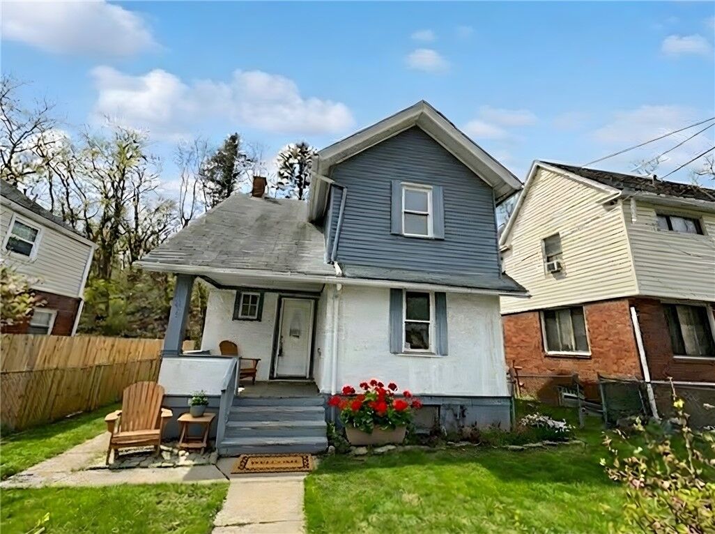 Property Photo:  605 N 6th St  PA 15025 