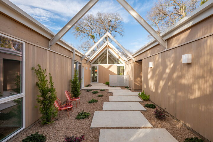 Property Photo:  2806 Geraghty Avenue  TX 78757 