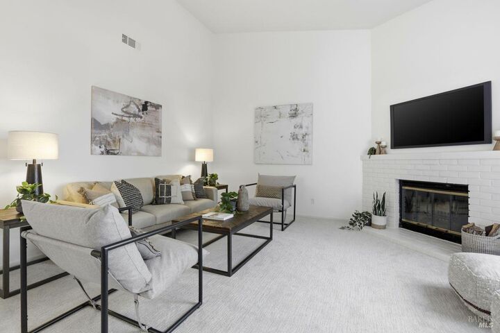 Property Photo:  68 Village Circle  CA 94903 