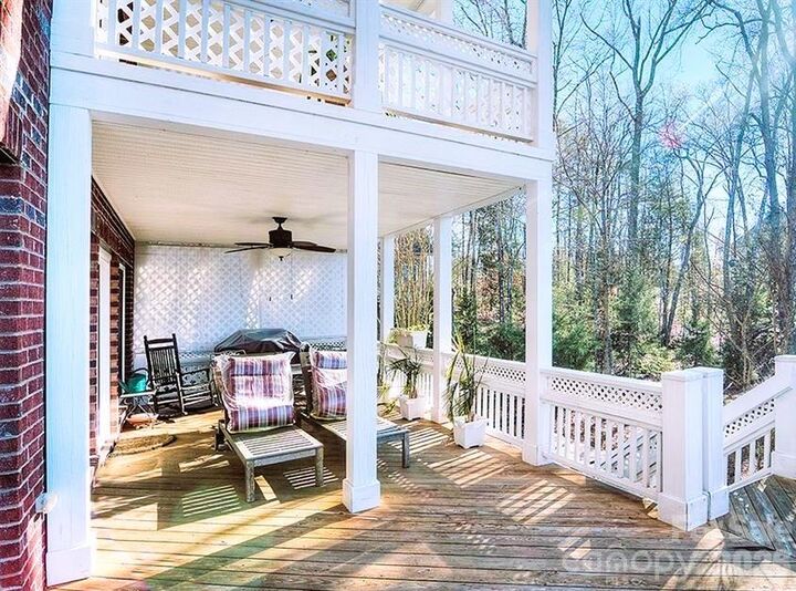 Property Photo: 14724 Murfield Court NC 28278