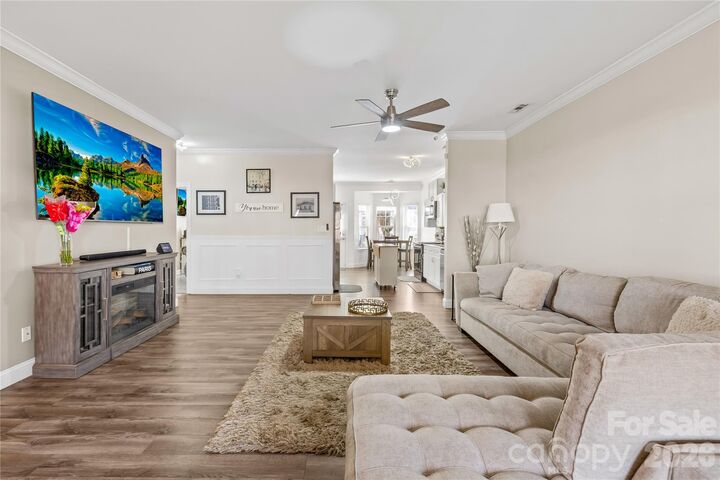 Property Photo: 6406 Castlewynd Court NC 28212