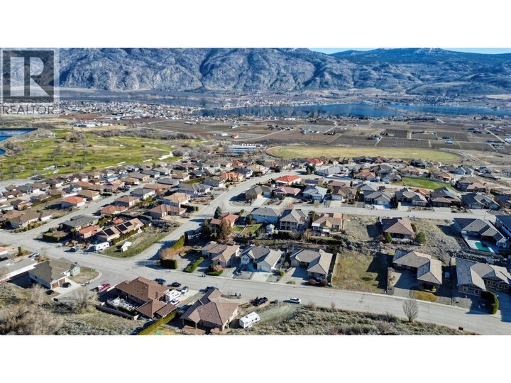 Property Photo: 3807 Fairwinds Drive BC V0H 1V4