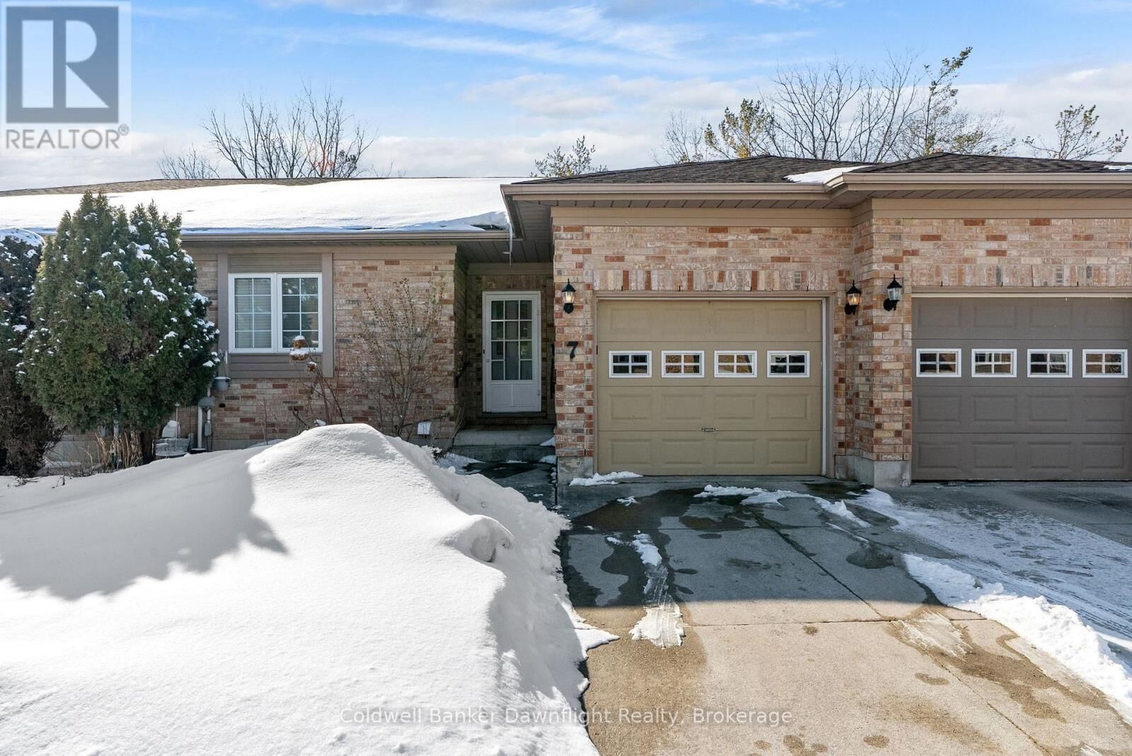 Property Photo: 7 Brookside Place ON N0M 1S2