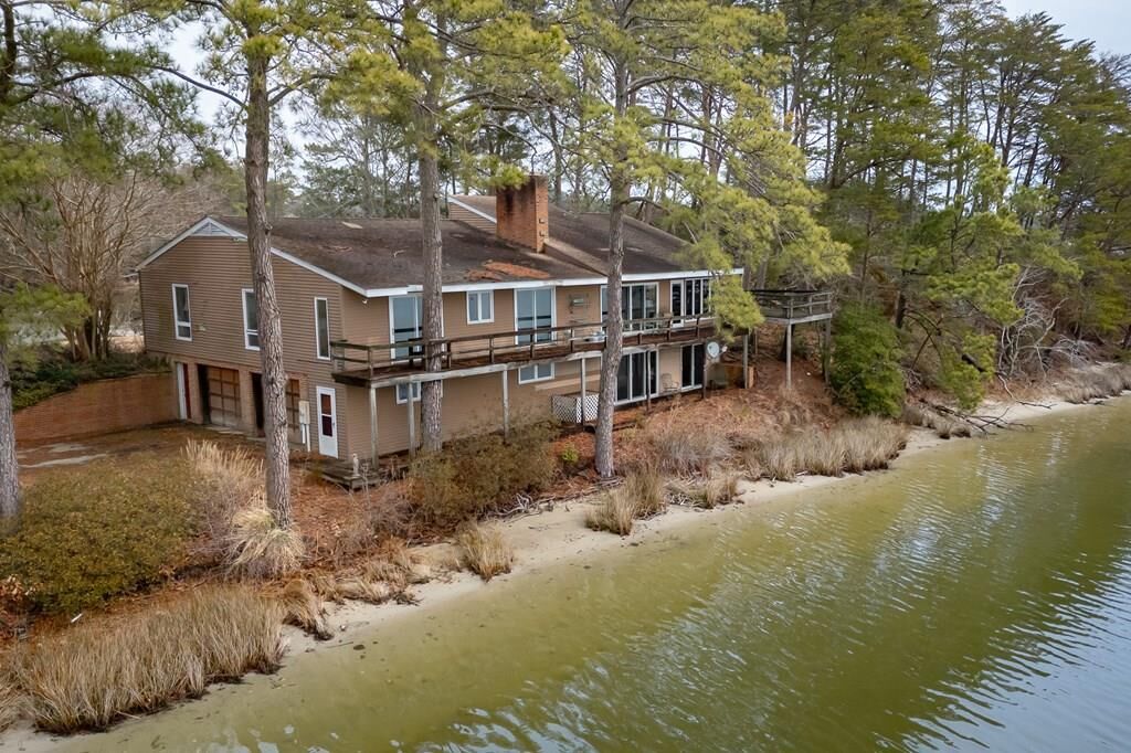 Property Photo: 35536 Creekside Dr VA 23306