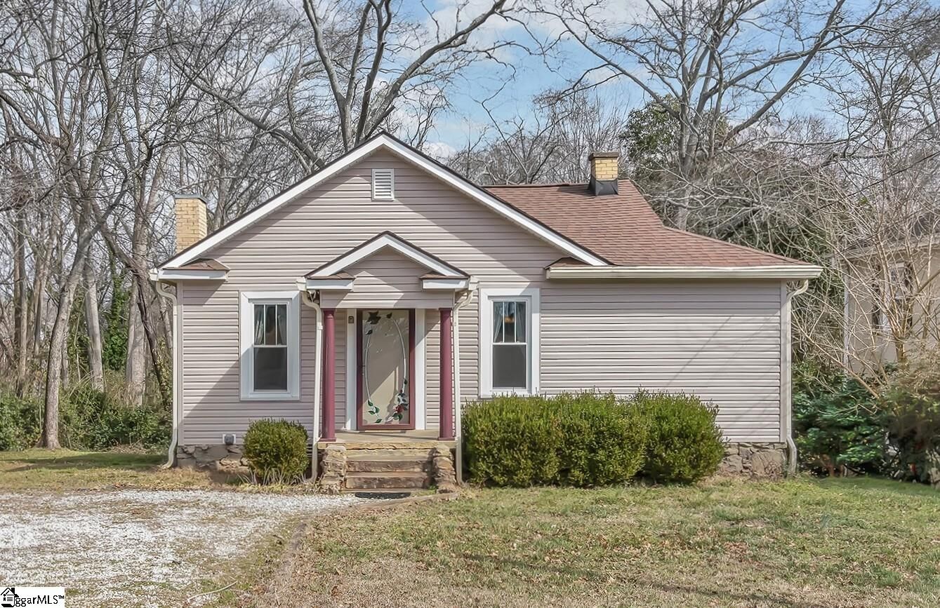 Property Photo:  213 S Walnut Street  SC 29678 