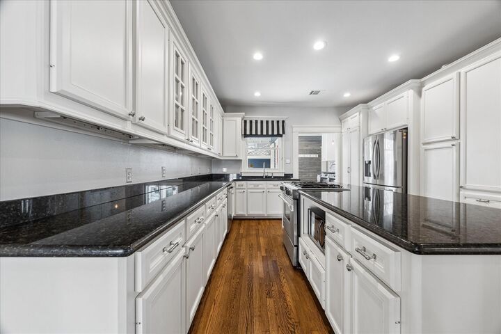 Property Photo:  1102 E 14th Street  TX 77009 
