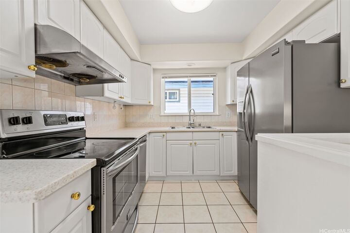Property Photo:  915 McCully Street A  HI 96826 