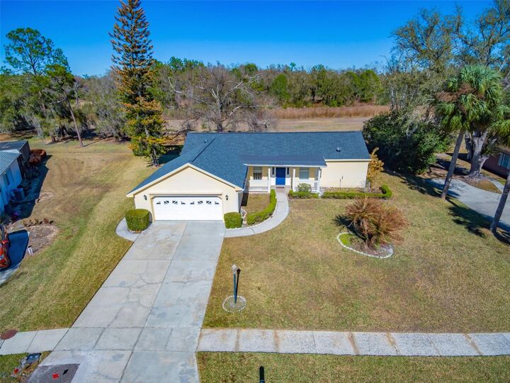 Property Photo: 18509 Putters Place FL 33647