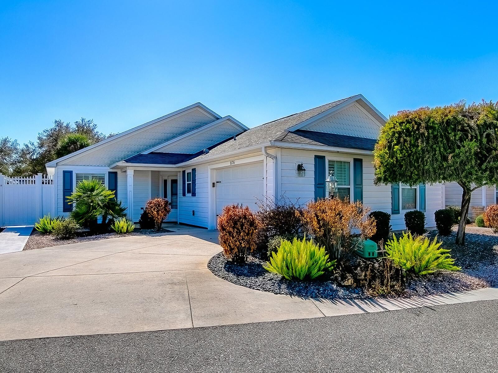 Property Photo:  1176 Van Patten Place  FL 32162 