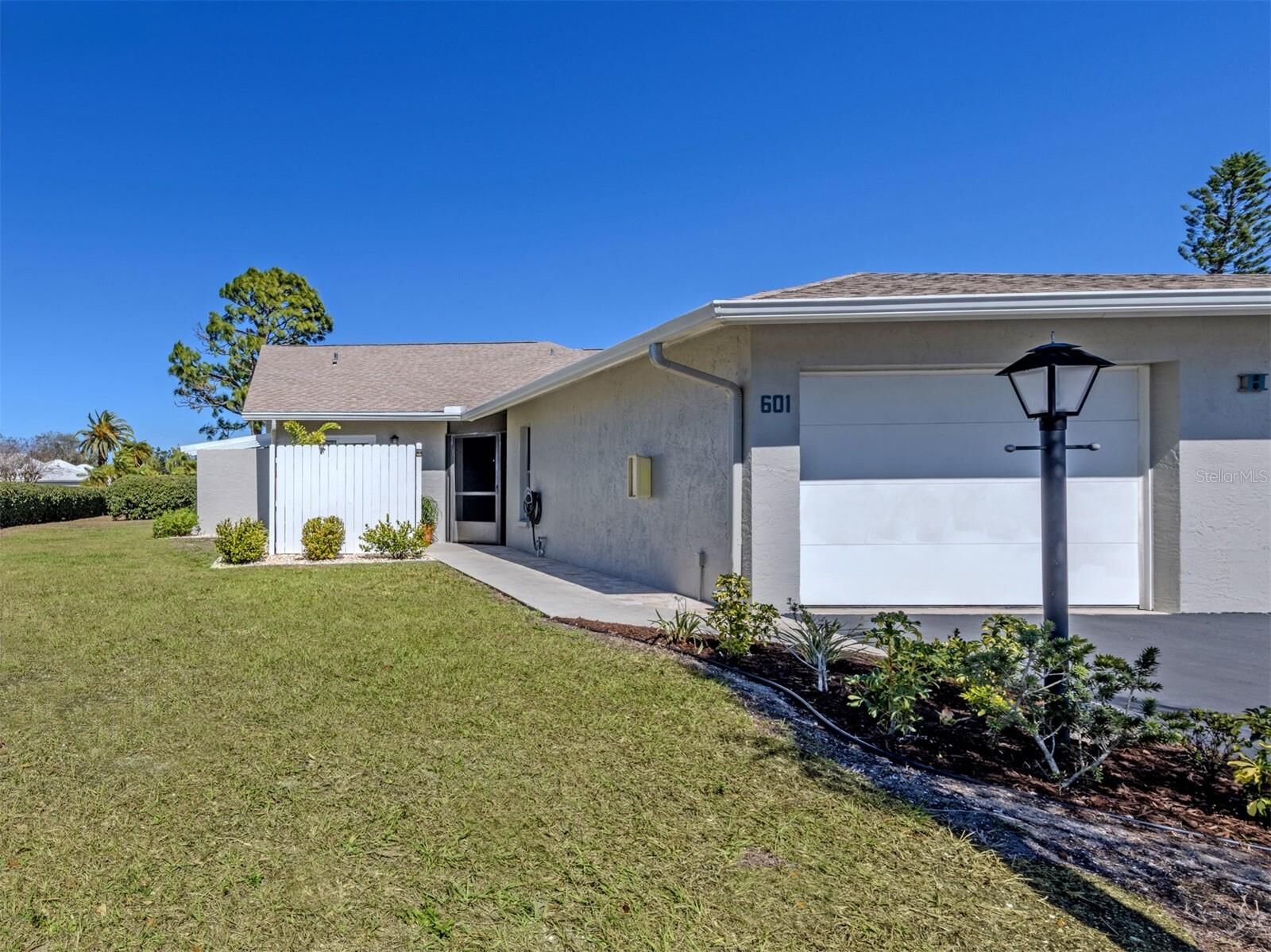 Property Photo:  601 Pinebrook Crescent 1  FL 34285 