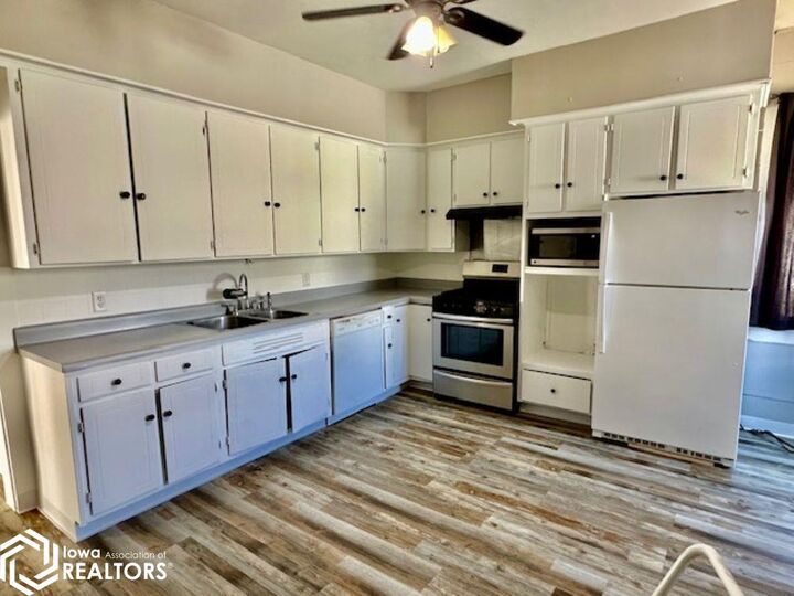 Property Photo:  1632 S Central Street  IA 52601 