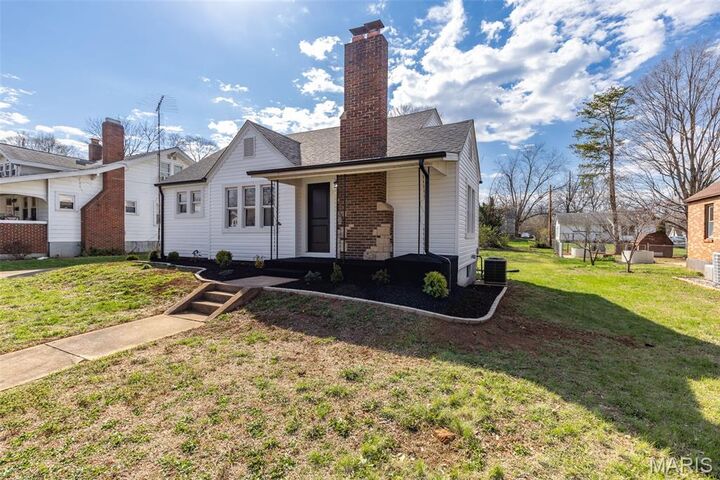 Property Photo:  313 S Carleton Street  MO 63640 