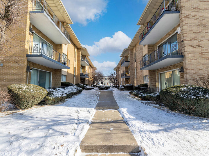 Property Photo:  10117 S Cicero Avenue 206  IL 60453 
