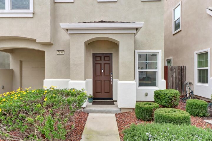 Property Photo:  7896 Diamond Willow Lane  CA 95828 
