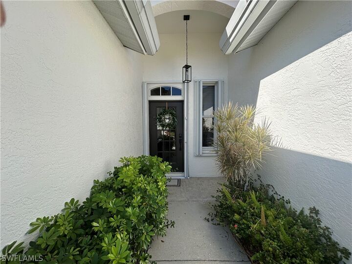 Property Photo: 430 Crossfield Circle FL 34104