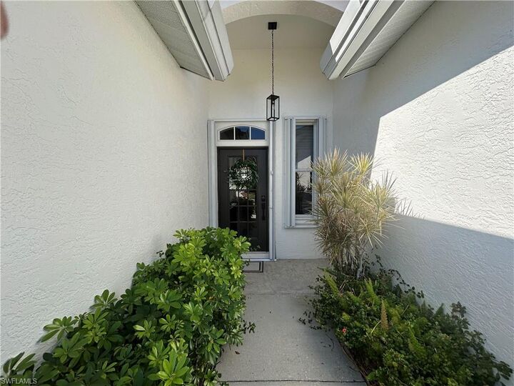 Property Photo: 430 Crossfield Cir FL 34104