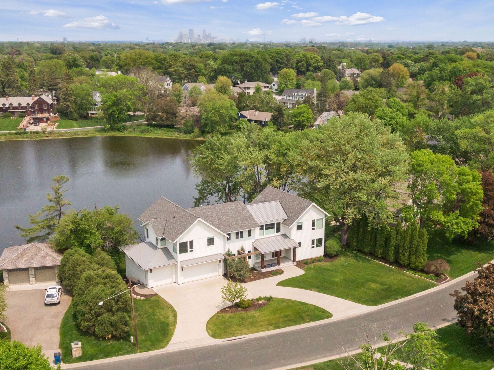Property Photo:  4812 Lakeview Drive  MN 55424 
