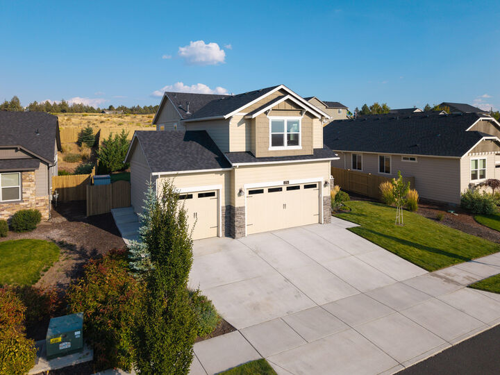 Property Photo: 2750 SW 46th Court OR 97756