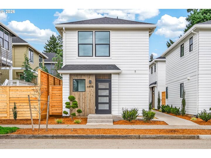 Property Photo: 6491 SE Ramona St B OR 97206