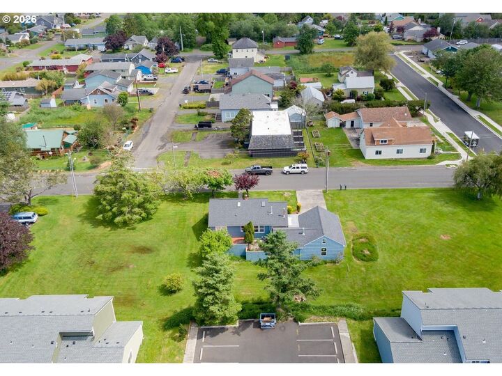 Property Photo:  135 SW 2nd St  OR 97146 