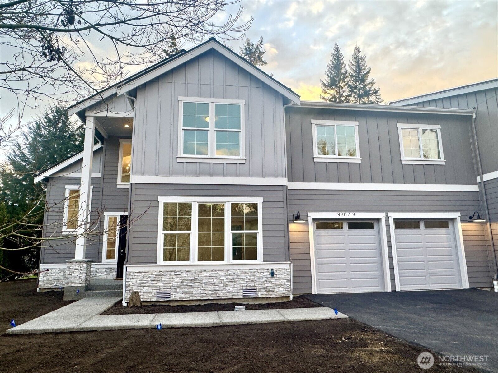 Property Photo:  9207 NE 175th Street B  WA 98011 